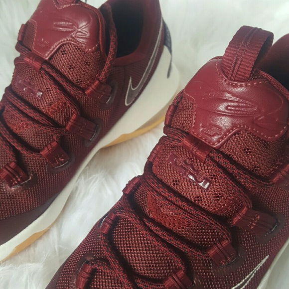 Brand New! Nike Lebron James Sneakers - Sz.6 young - Picture 7 of 8